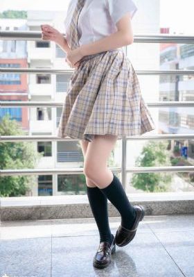 狠狠撞击丝袜美腿麻麻_720免费电视剧