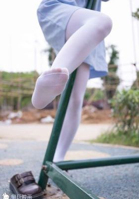 美女脱内衣免费观看网站图片_蓝光电影在线看