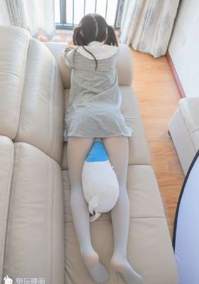 欧美两女一男做爱视频免费看_720高清在线观看
